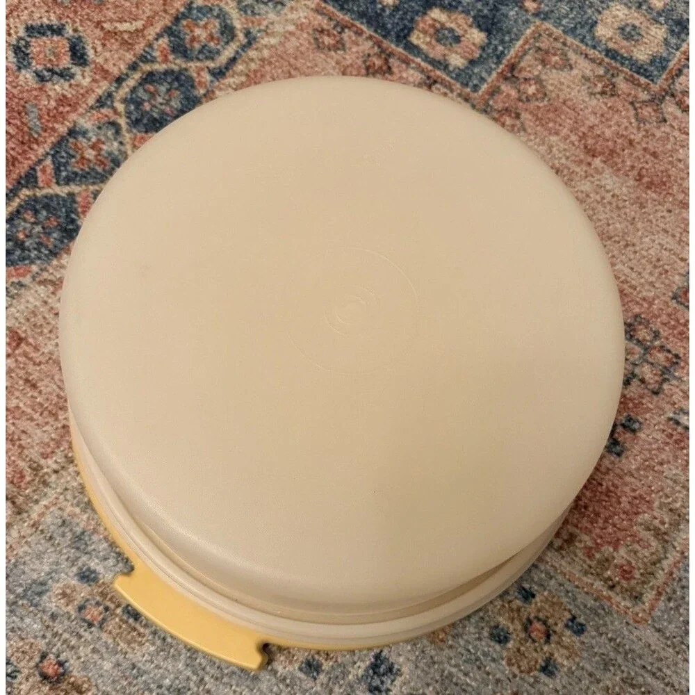 VINTAGE 1970'S TUPPERWARE HARVEST GOLD PIE CAKE CARRIER 719-4 NO HANDLE EUC